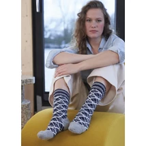 Jacquard mintás zokni kötésminta kétféle kékkel és krém színnel