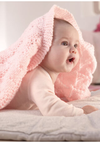 Kötött baba takaró  áttört mintával Baby Smiles fonalakra