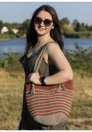 Táska spirálkötéssel Makramé fonalból lustakötéssel, két színnel kötésminta