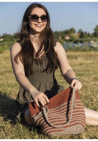 Táska spirálkötéssel Makramé fonalból lustakötéssel, két színnel kötésminta