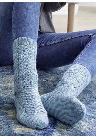 Struktúr– és csavart mintás zokni kötésminta