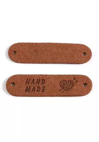 Felvarrható cimke "Handmade" szívgombolyaggal barna