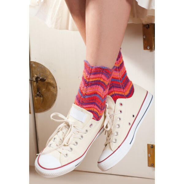 Kislány és női zokni vidám színekkel Regia 4 szálas zoknifonalból kötve