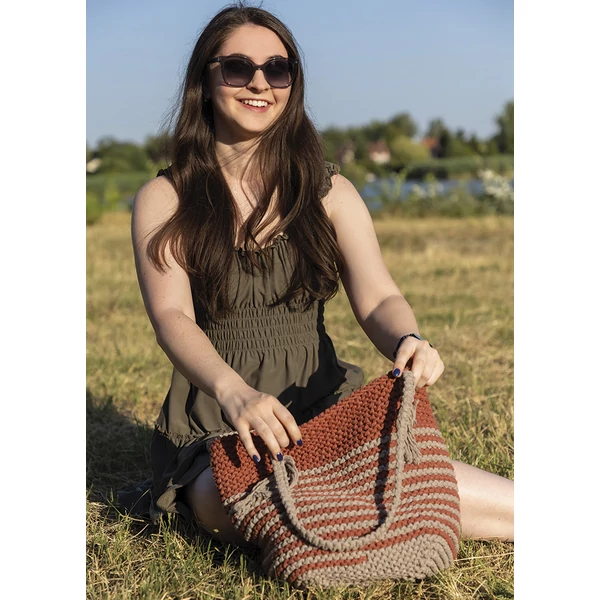 Táska spirálkötéssel Makramé fonalból lustakötéssel, két színnel kötésminta