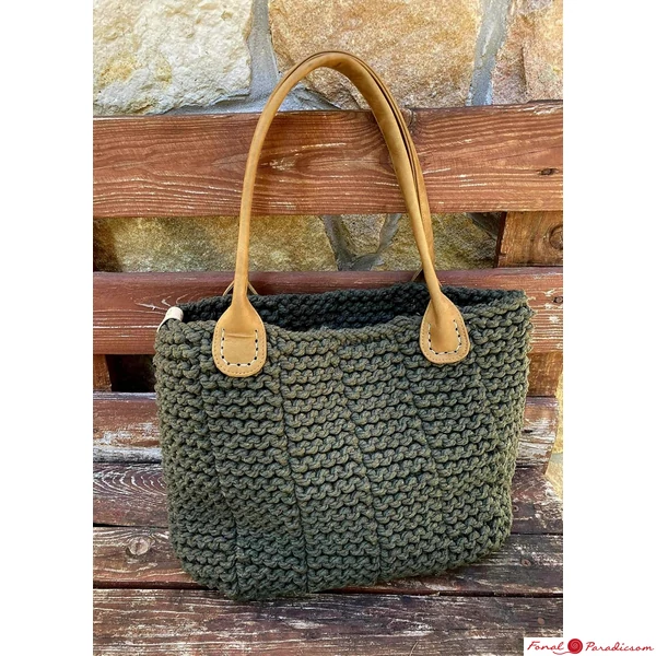 Tote táska bordás lustakötéssel kötve kötésminta kekizöld