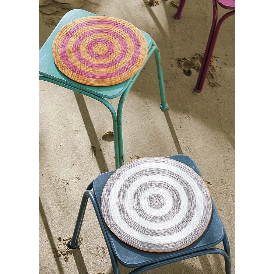 Bir partiyada mushuk yalab